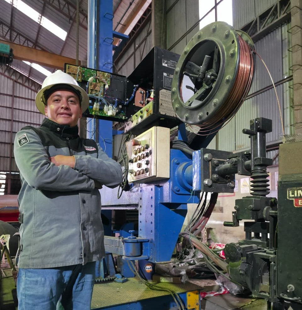 Ing. Rafael Granja en una planta industrial
